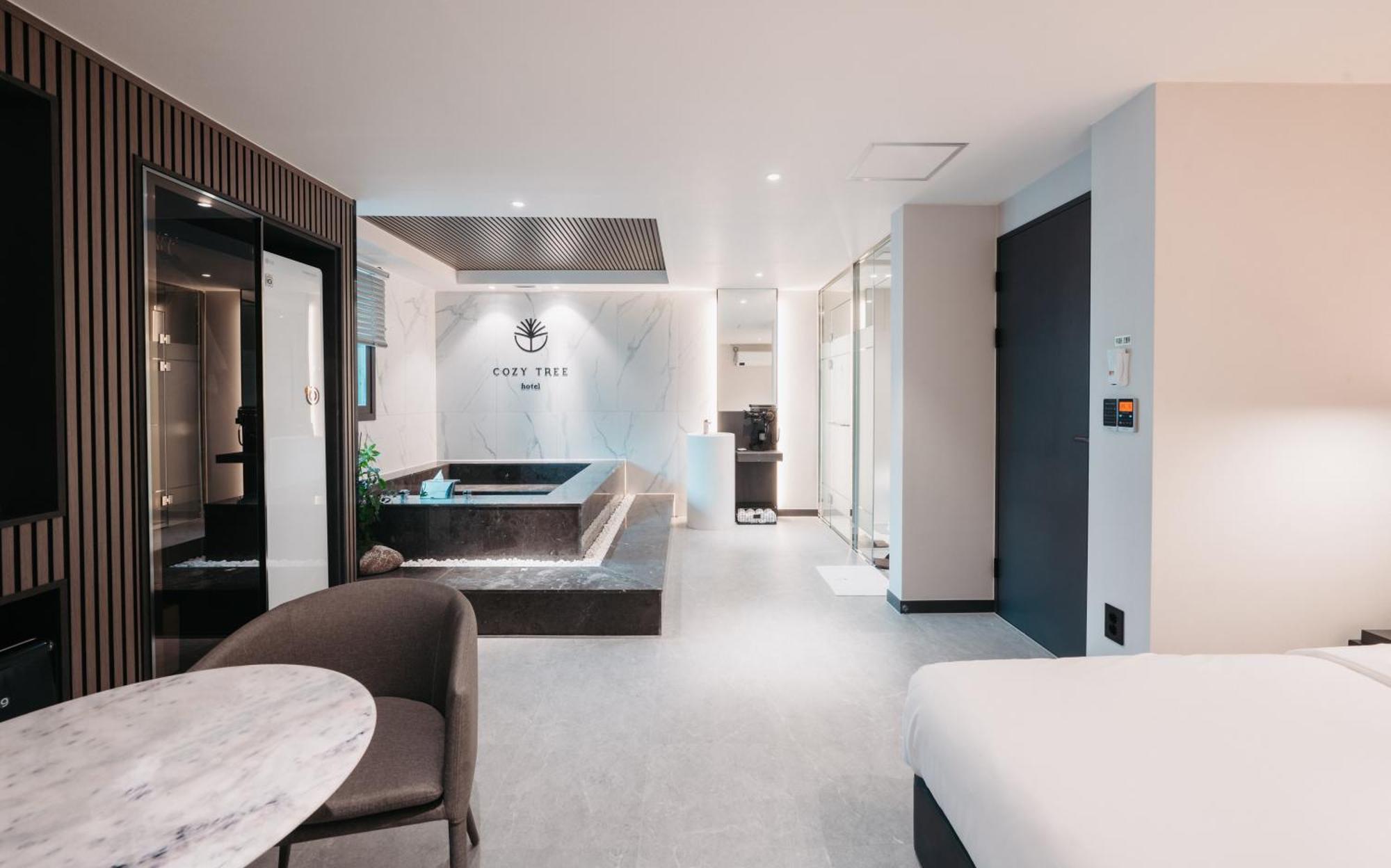 Cozy Tree Hotel Seomyeon Busan Exterior photo